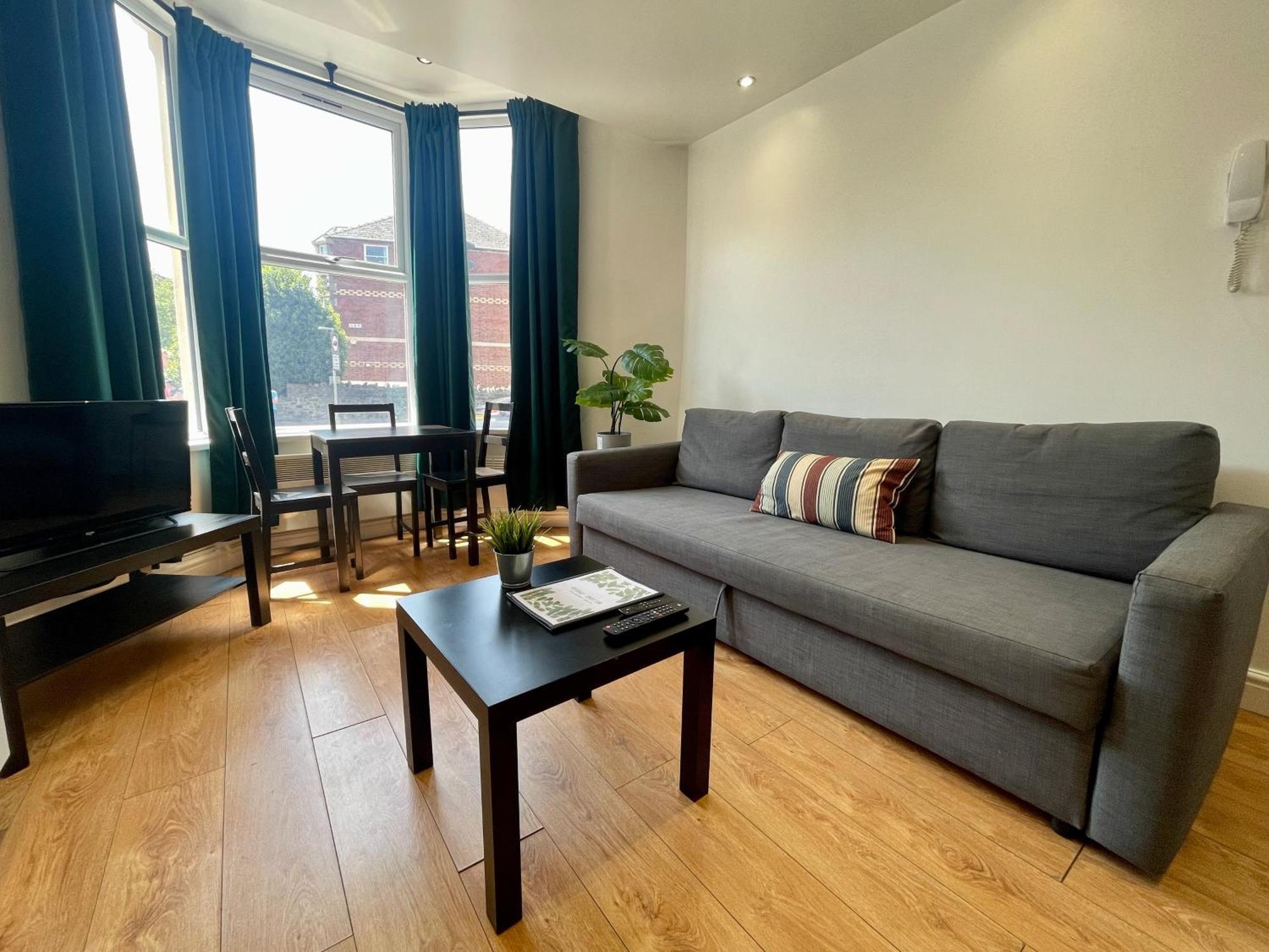 Relax In A Modern Cardiff Home By The City Centre & Bute Park Exterior photo