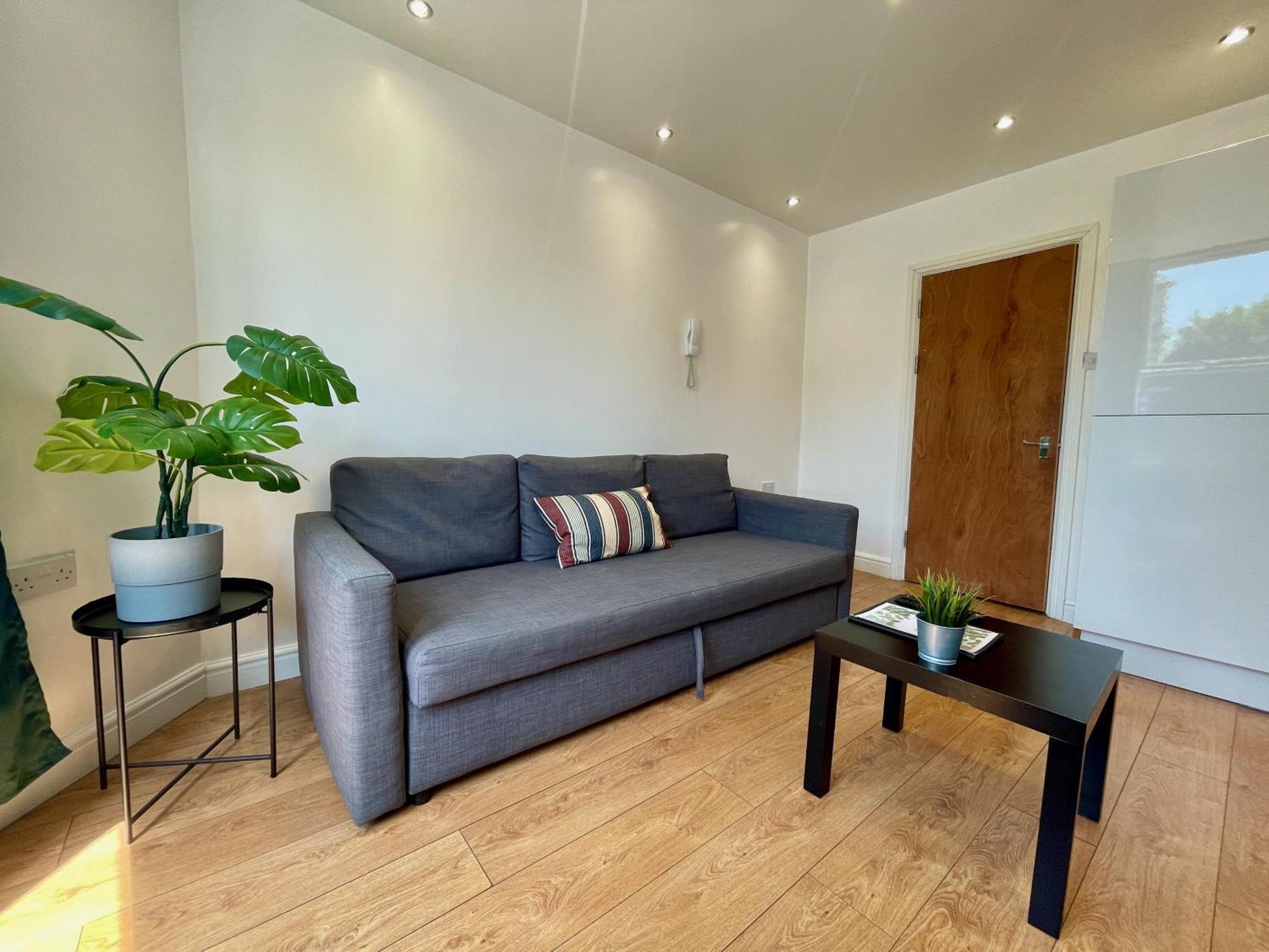 Relax In A Modern Cardiff Home By The City Centre & Bute Park Exterior photo