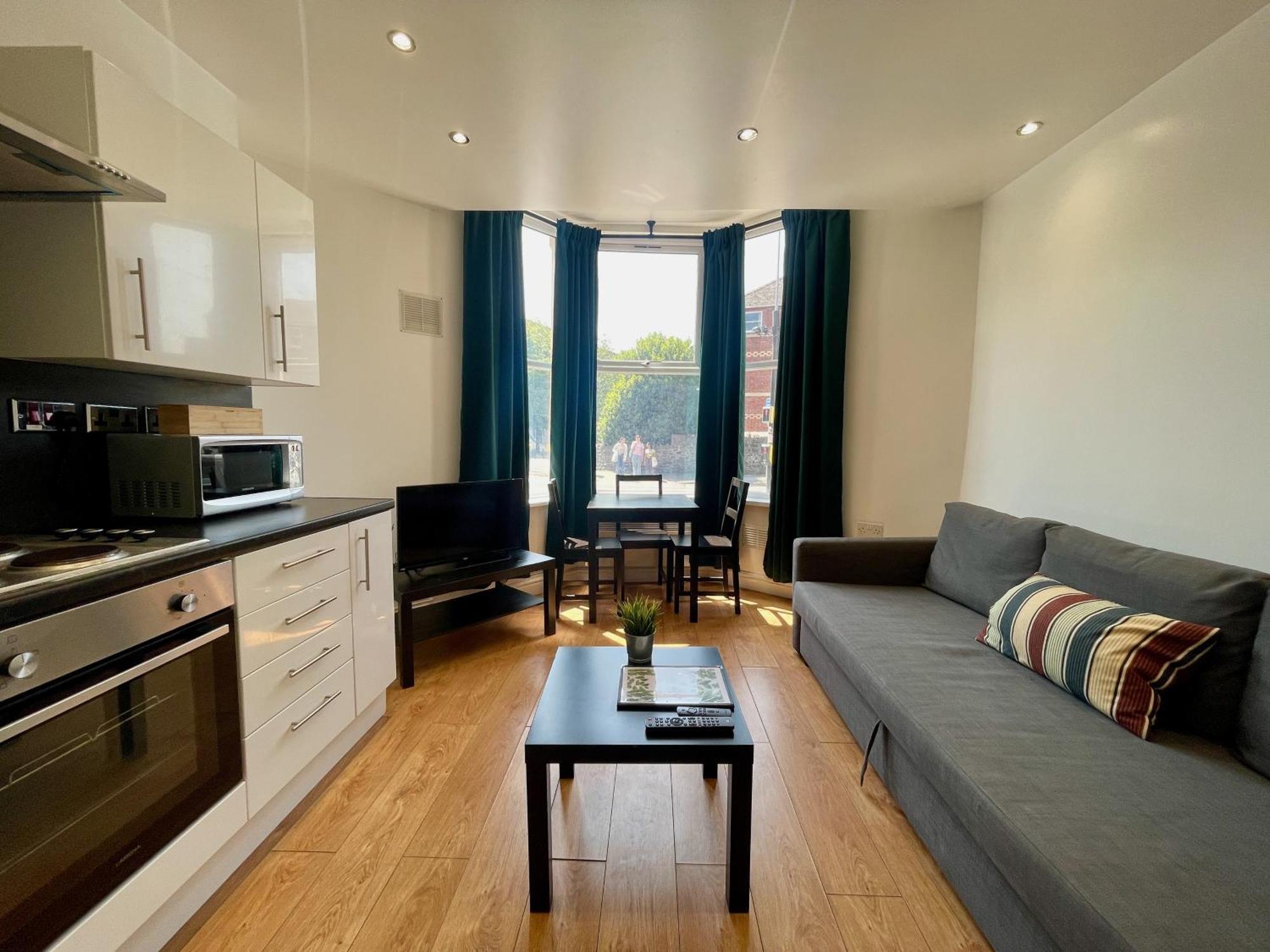 Relax In A Modern Cardiff Home By The City Centre & Bute Park Exterior photo