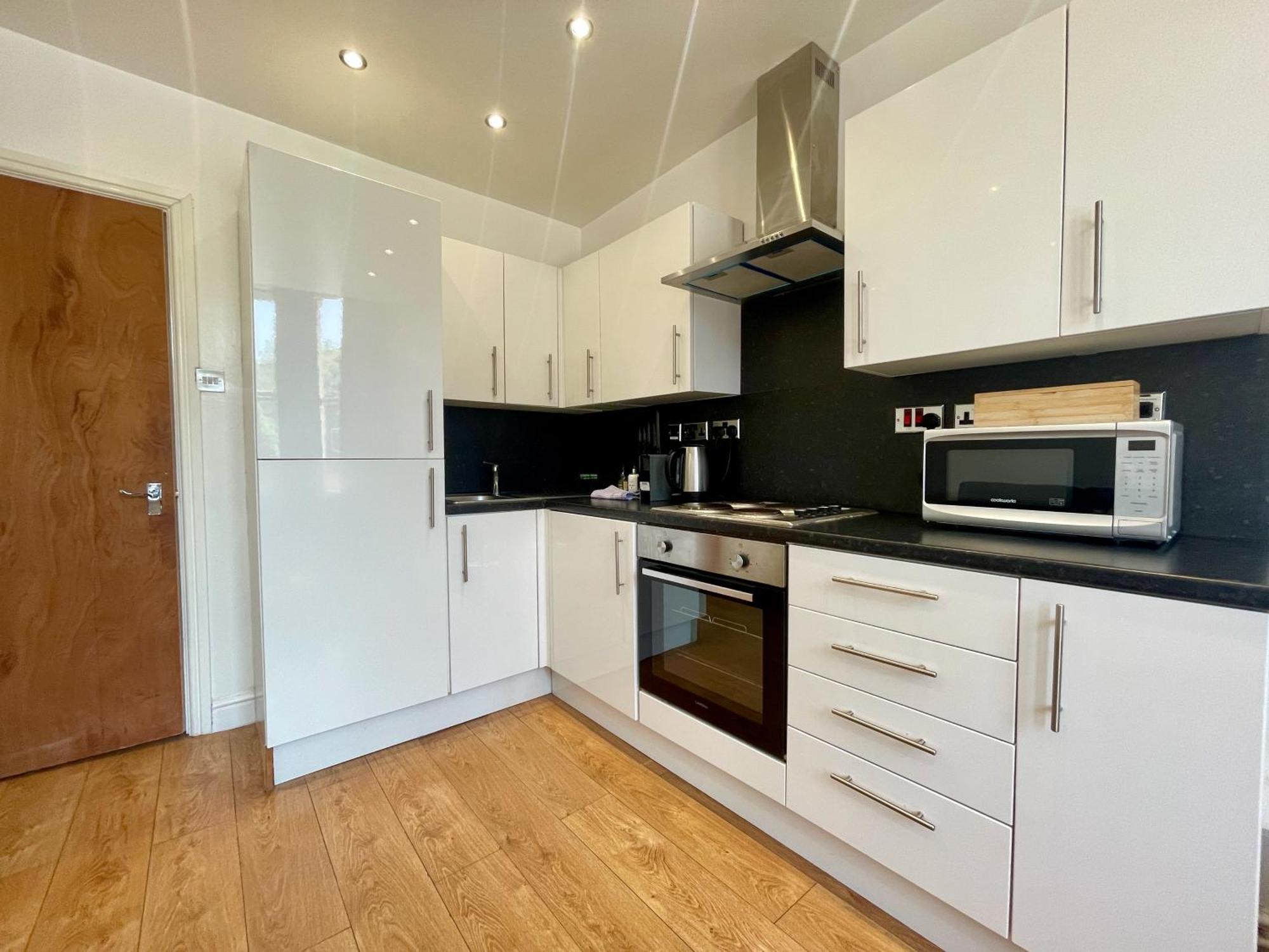 Relax In A Modern Cardiff Home By The City Centre & Bute Park Exterior photo
